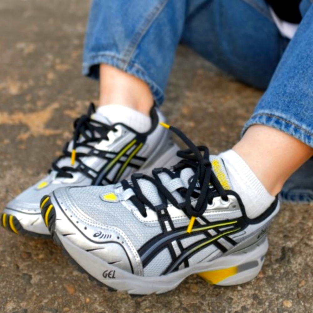 ASICS Gel 1090 Mid Grey/ Black Size 7